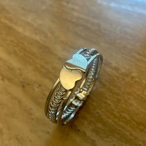 The buyer will receive 1 new silver double Heart bracelets for Valentine’s Day